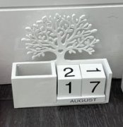 ВЕЧЕН КАЛЕНДАР ДЪРВО С ПОСТАВКА  БЯЛ 15*14см 