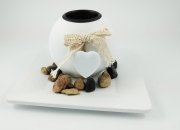 СВЕЩНИК С ПОСТАВКА ЕДИНИЧЕН 15*15см С КАМЪЧЕТА БЯЛ СЪЦЕ