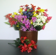 БУКЕТЧЕ 21цветчета МИНИ ЦВЕТЧЕТА ДВУЦВЕТНИ С ОСТРИ ЛИСТЕНЦА 33см 