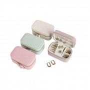 КУТИЯ ЗА БИЖУТА КОЖА С ЦИП 13,3*8,2*6,2см