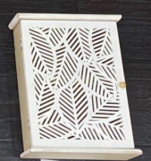КУТИЯ ЗА КЛЮЧОВЕ ДЪРВЕНА БЯЛА ИЗРЯЗ.ЛИСТА 26*19*6см